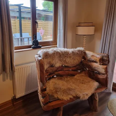 Luxury Log With Hot Tub- York