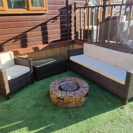 Luxury Log With Hot Tub-