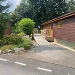Luxury Log With Hot Tub- * ヨーク